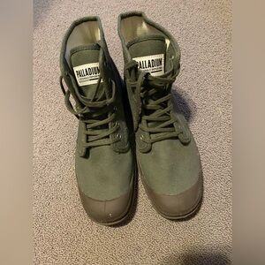 Palladium men boots in army green